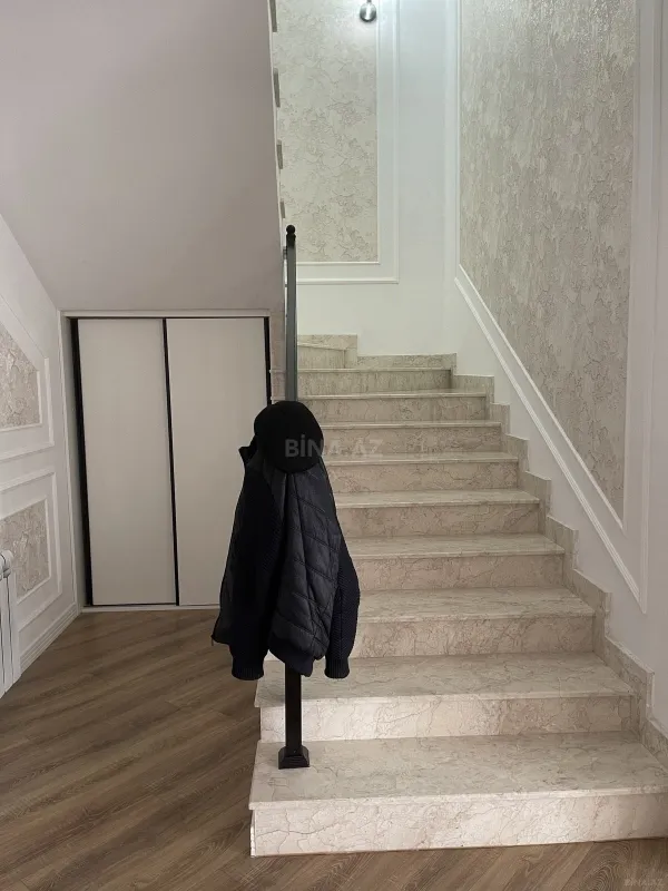 Satılır 6 otaqlı həyət evi 430 m²