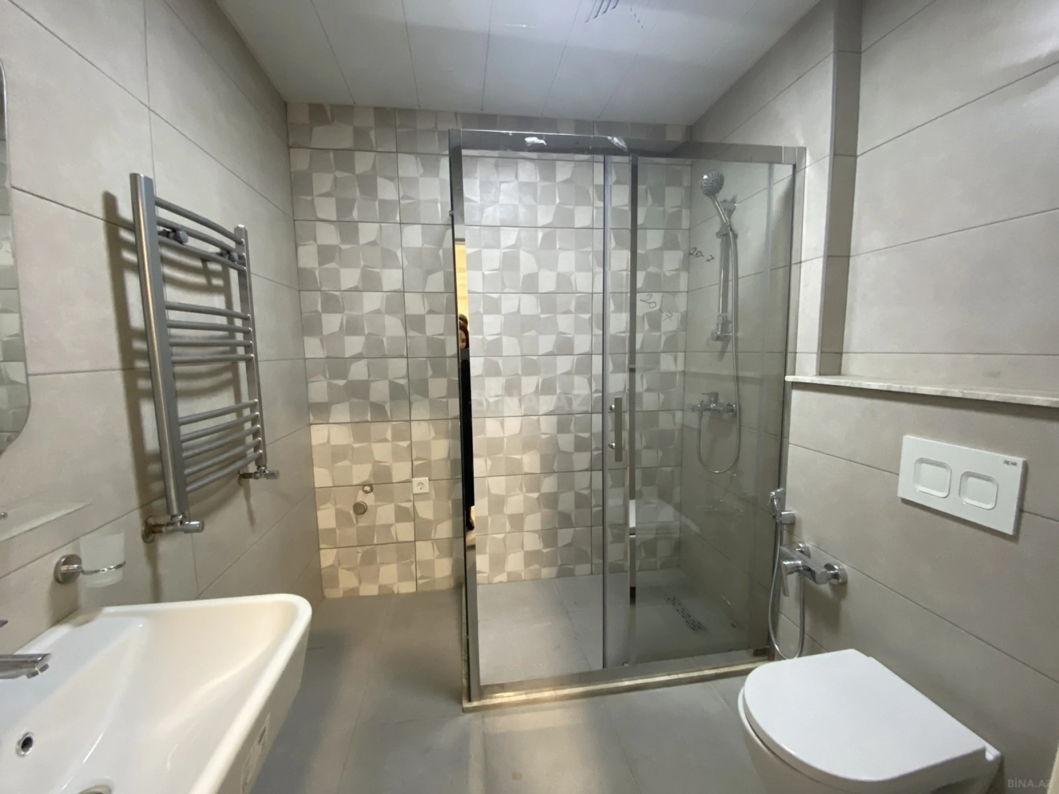 Satılır 3 otaqlı mənzil 106.8 m²