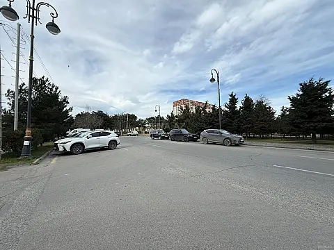 Satılır obyekt 390.3 m²