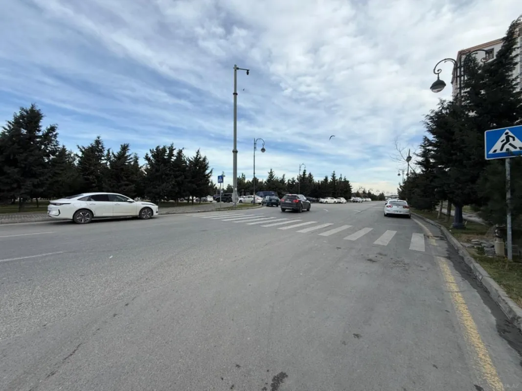 Satılır obyekt 390.3 m²