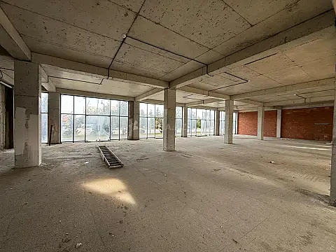 Satılır obyekt 390.3 m²