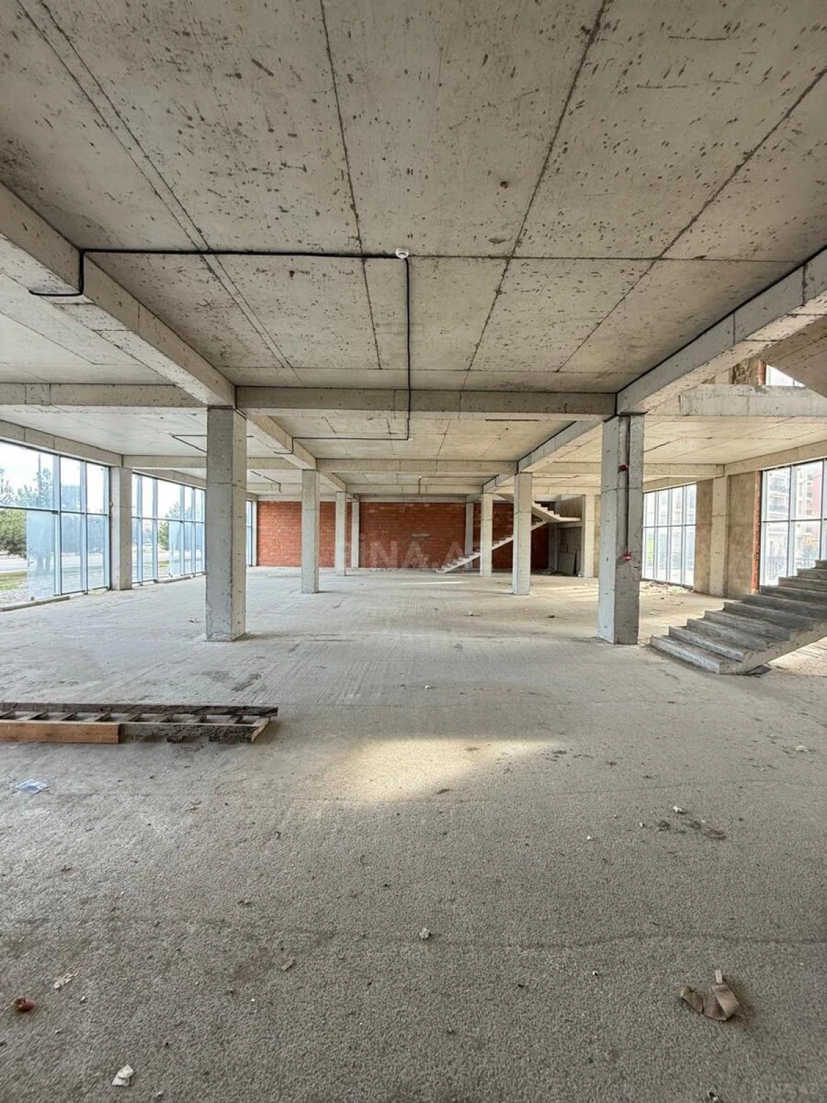 Satılır obyekt 390.3 m²