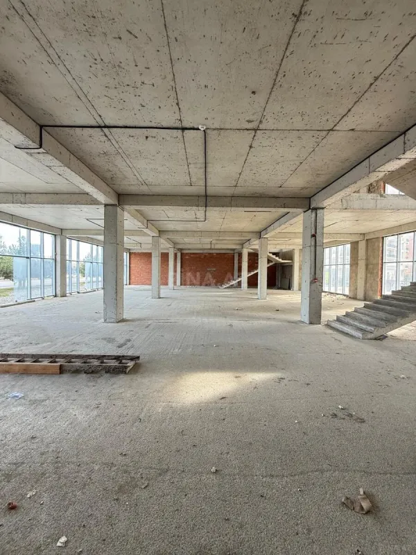 Satılır obyekt 390.3 m²