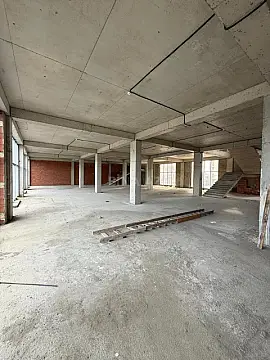 Satılır obyekt 390.3 m²