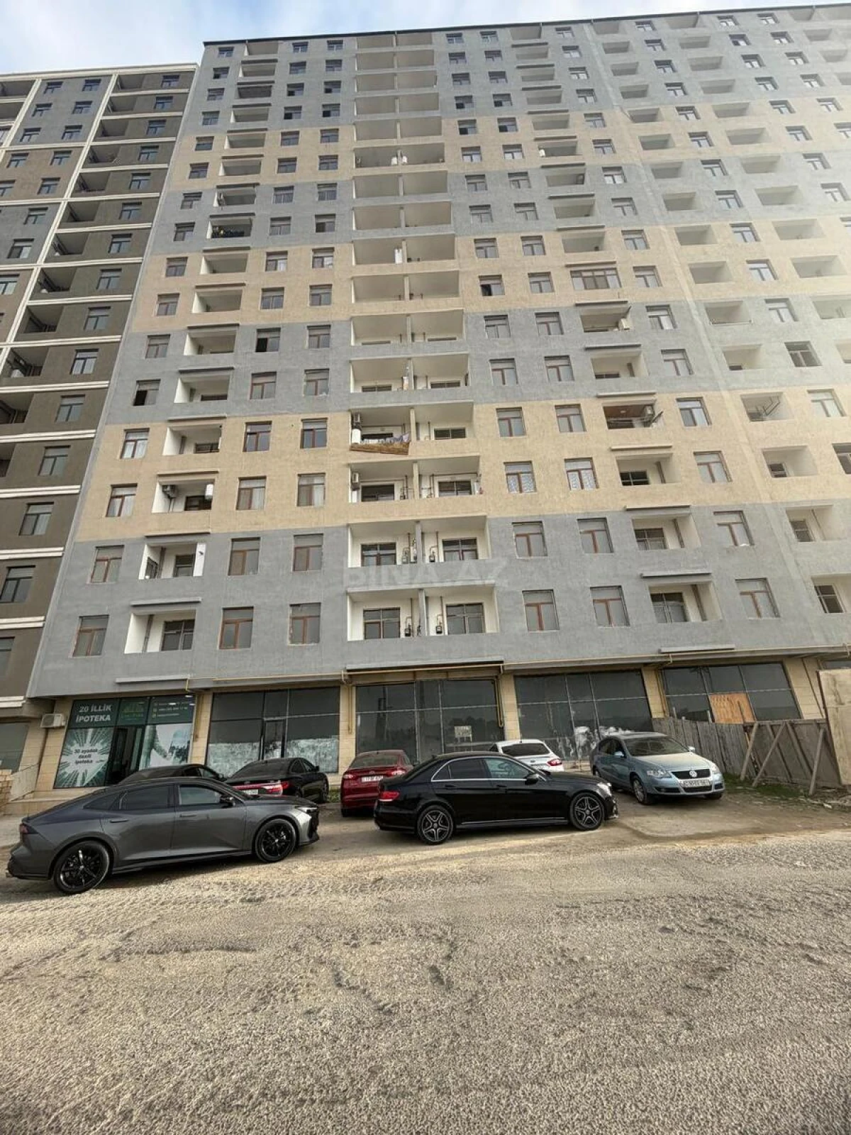 Satılır 2 otaqlı mənzil 61 m²