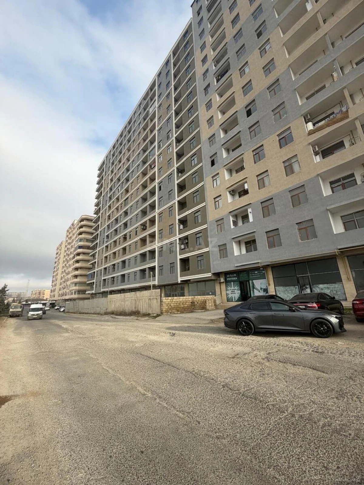 Satılır 2 otaqlı mənzil 61 m²