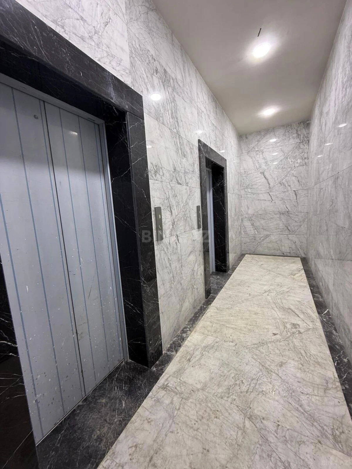 Satılır 3 otaqlı mənzil 108 m²