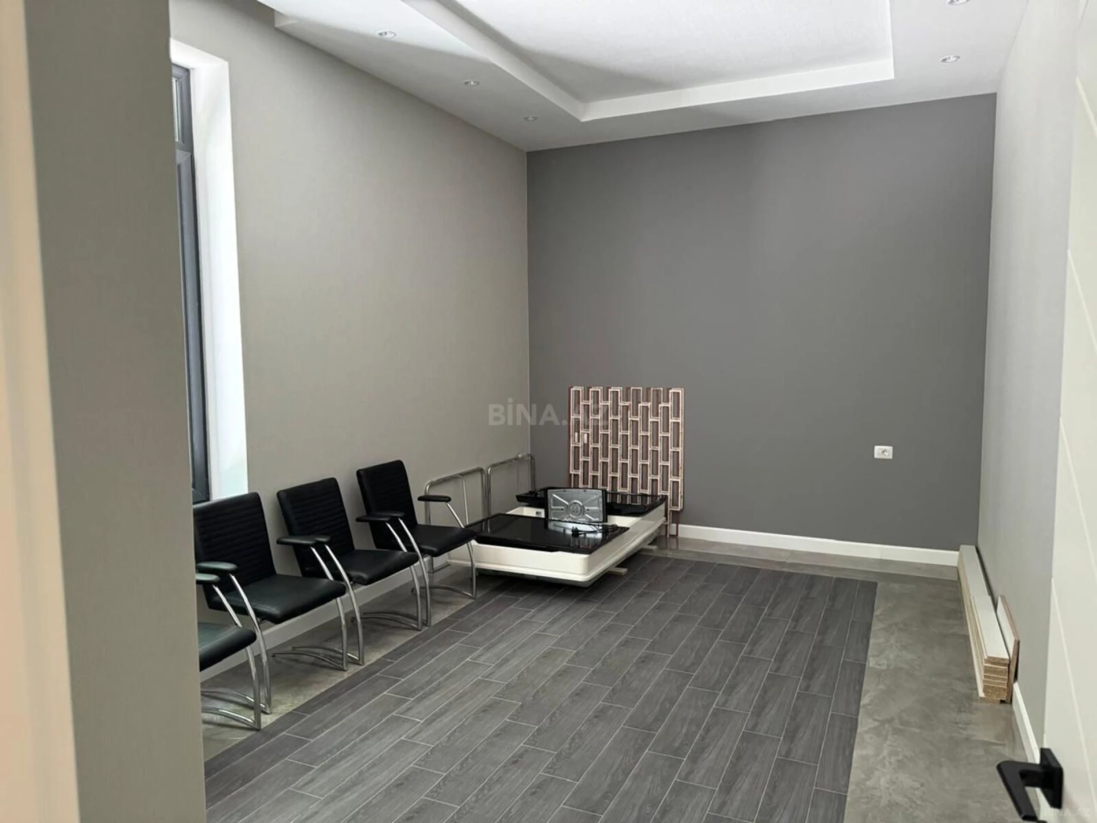 Satılır 8 otaqlı həyət evi 300 m²