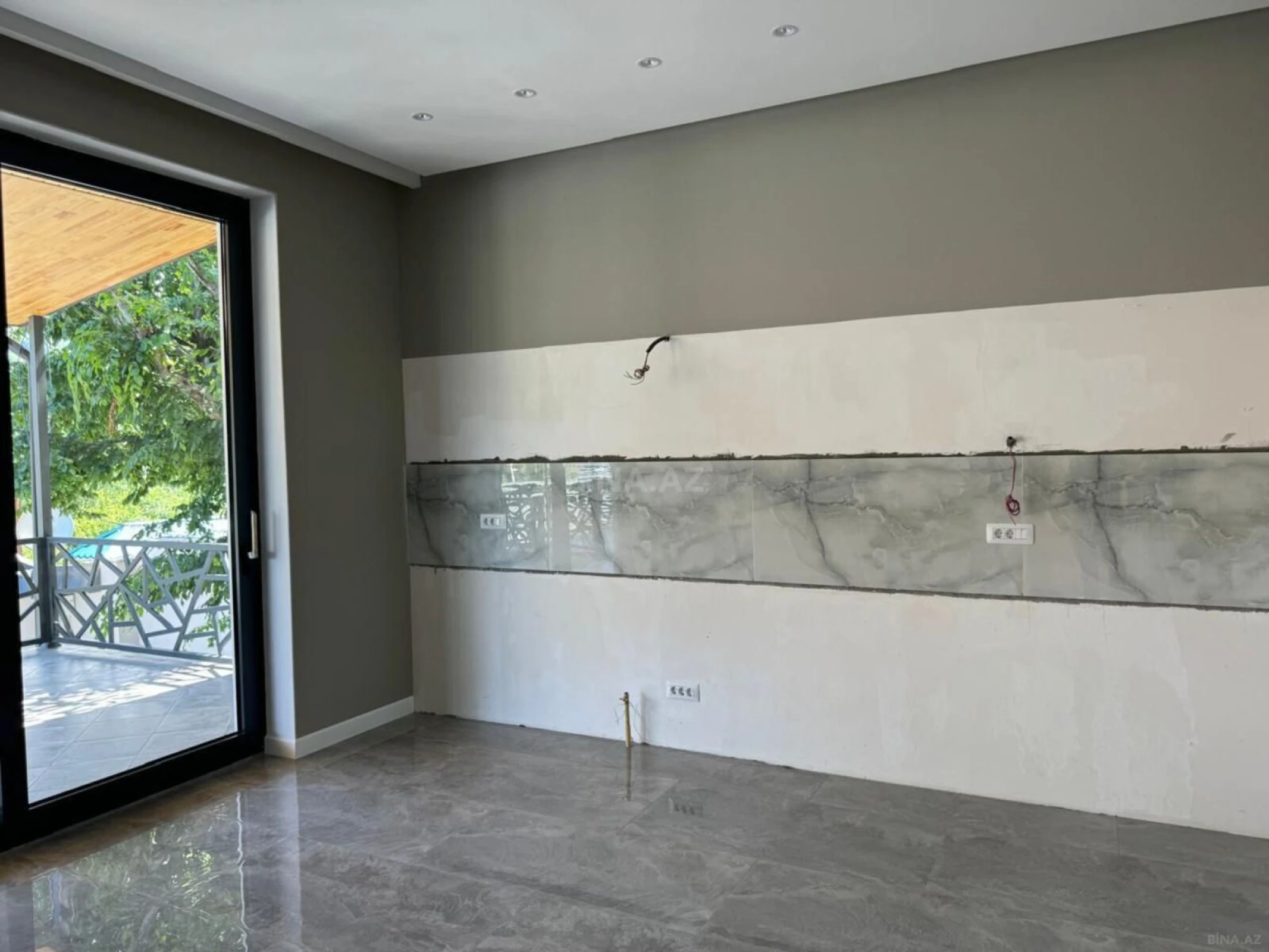 Satılır 8 otaqlı həyət evi 300 m²