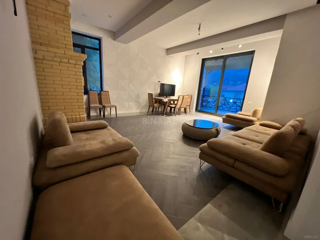 Satılır 8 otaqlı həyət evi 300 m²