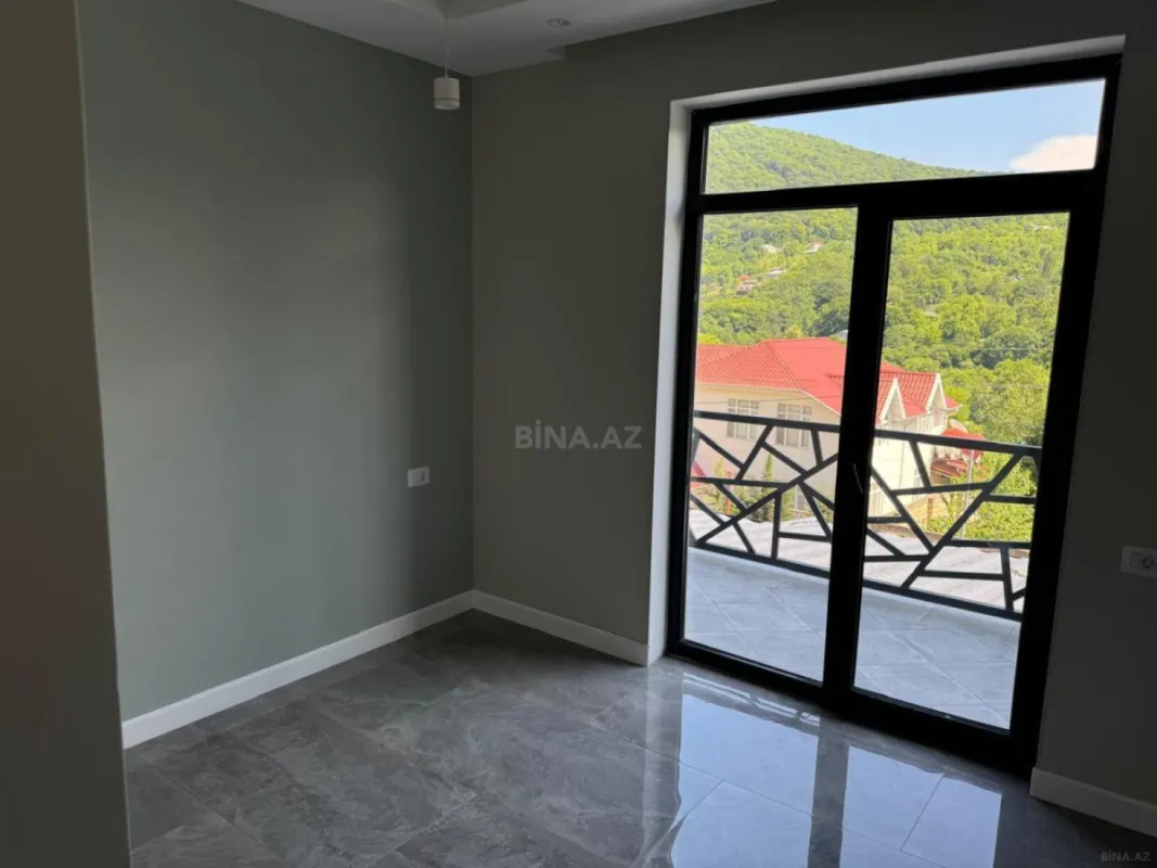 Satılır 8 otaqlı həyət evi 300 m²