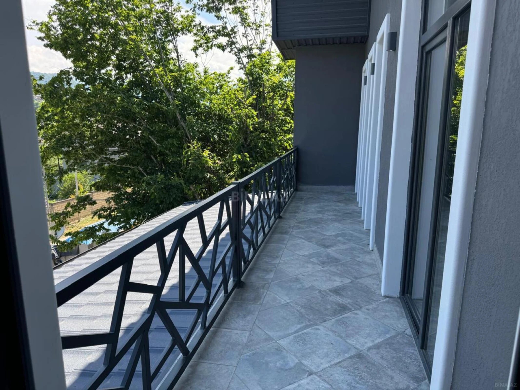 Satılır 8 otaqlı həyət evi 300 m²