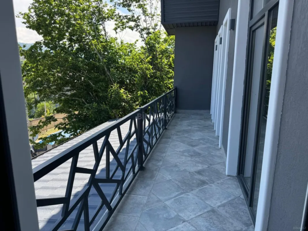 Satılır 8 otaqlı həyət evi 300 m²