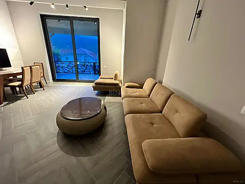 Satılır 8 otaqlı həyət evi 300 m² — Quba 8 otaq 300.00 m²