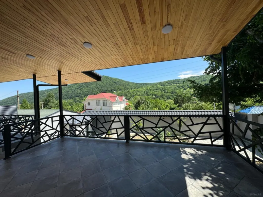 Satılır 8 otaqlı həyət evi 300 m²