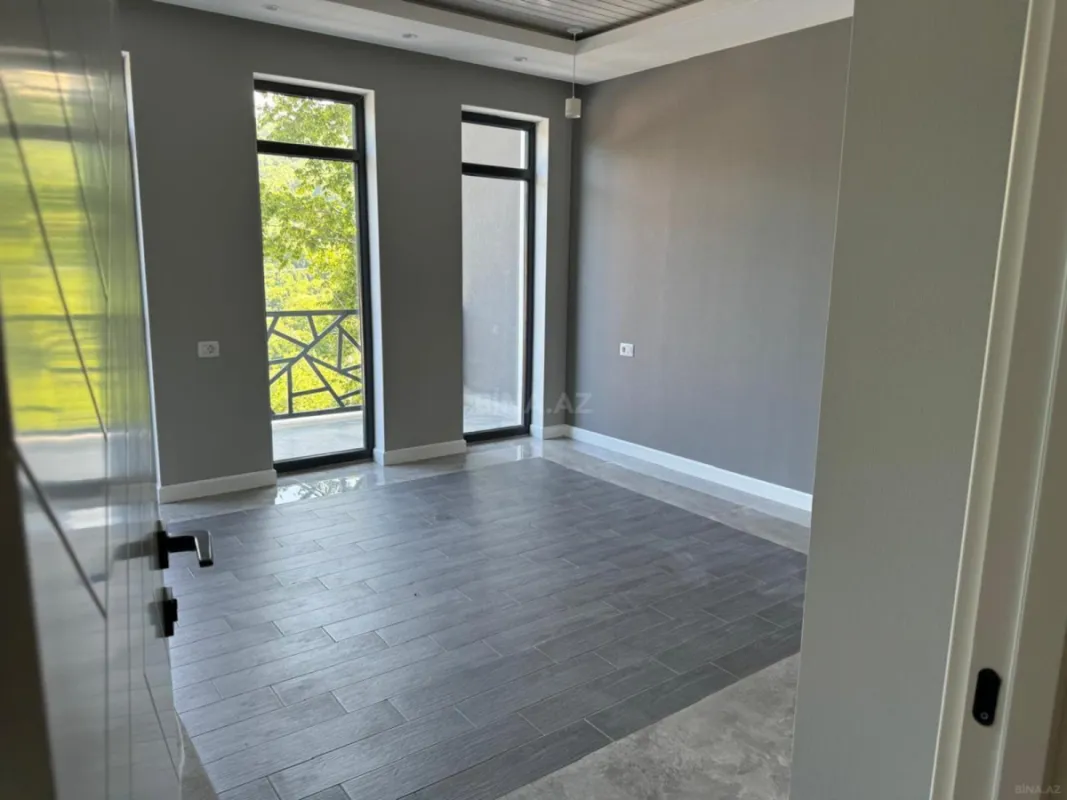 Satılır 8 otaqlı həyət evi 300 m²