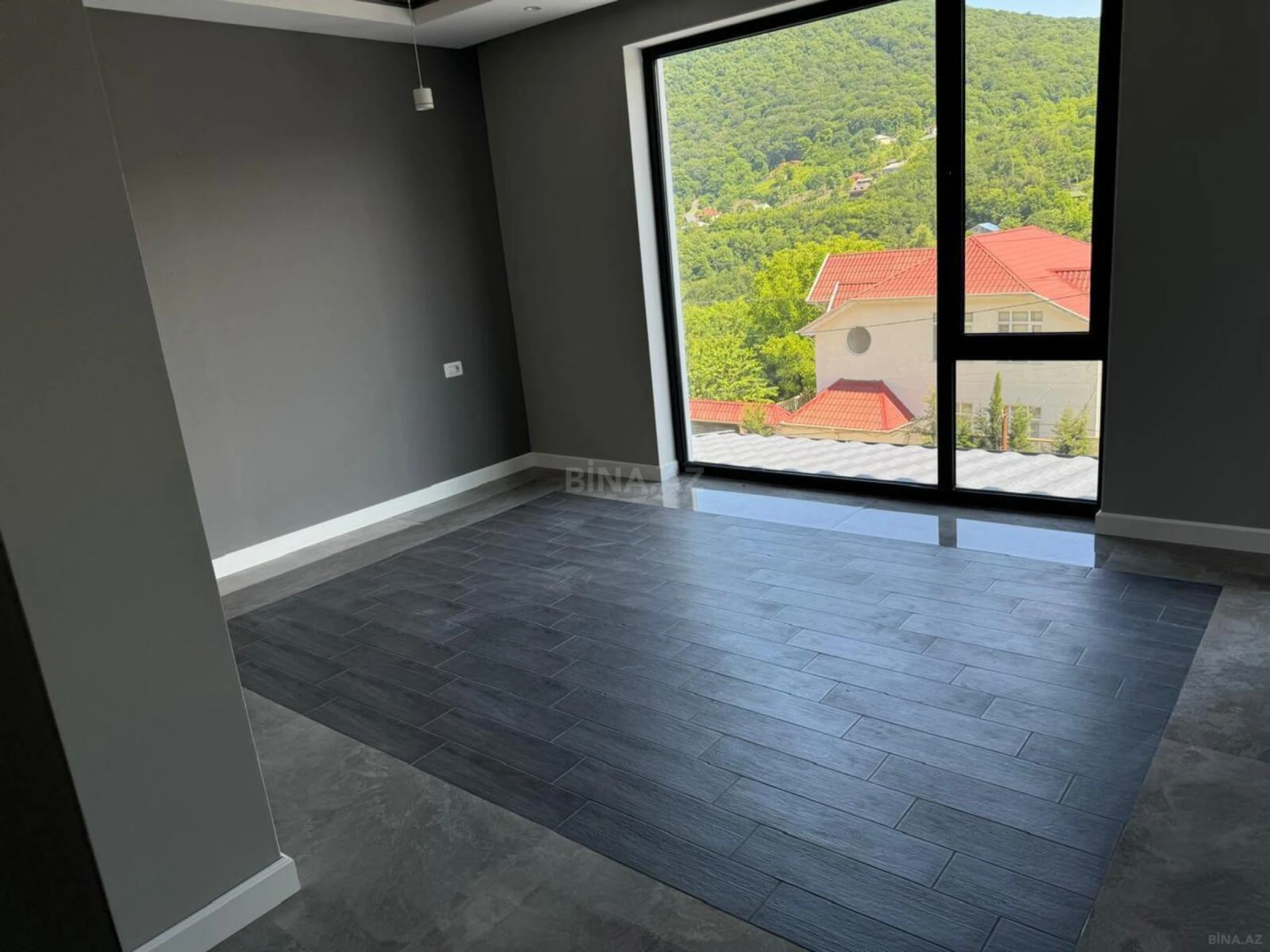 Satılır 8 otaqlı həyət evi 300 m²