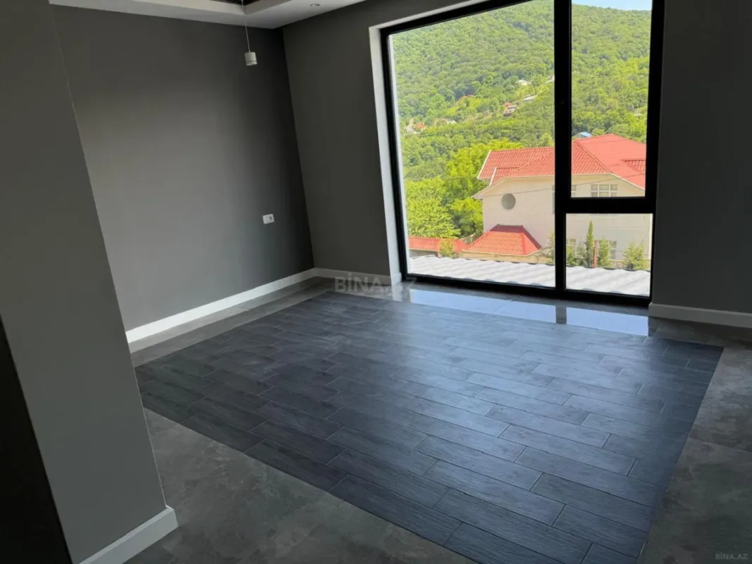 Satılır 8 otaqlı həyət evi 300 m²