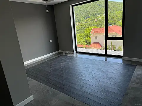 Satılır 8 otaqlı həyət evi 300 m²