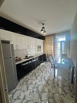 Kirayə verilir 2 otaqlı mənzil 110 m²