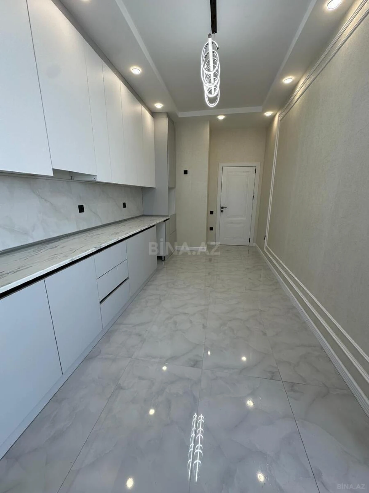 Satılır 3 otaqlı mənzil 135 m²