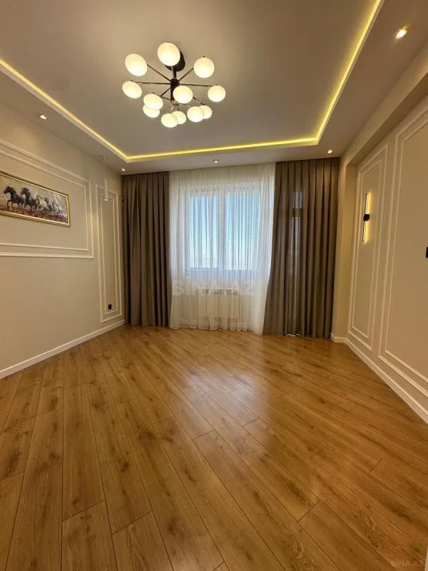Satılır 3 otaqlı mənzil 135 m²