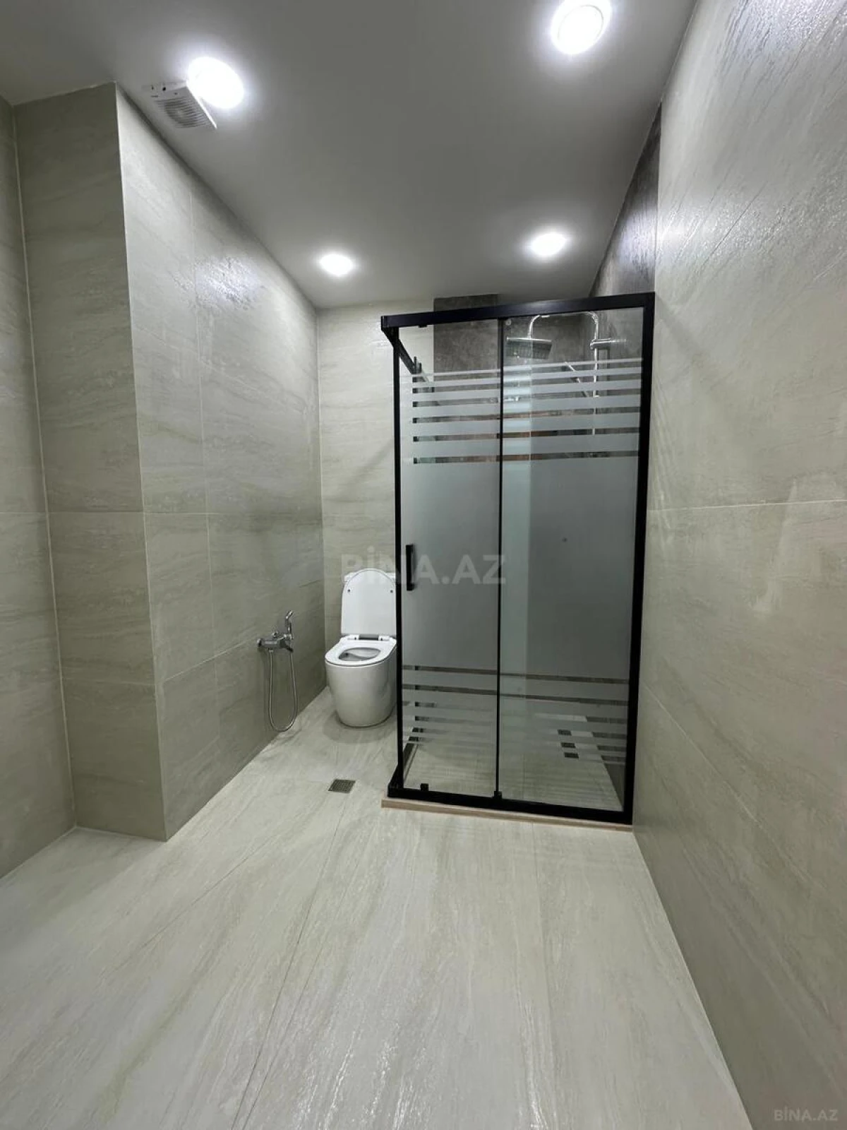 Satılır 3 otaqlı mənzil 135 m²