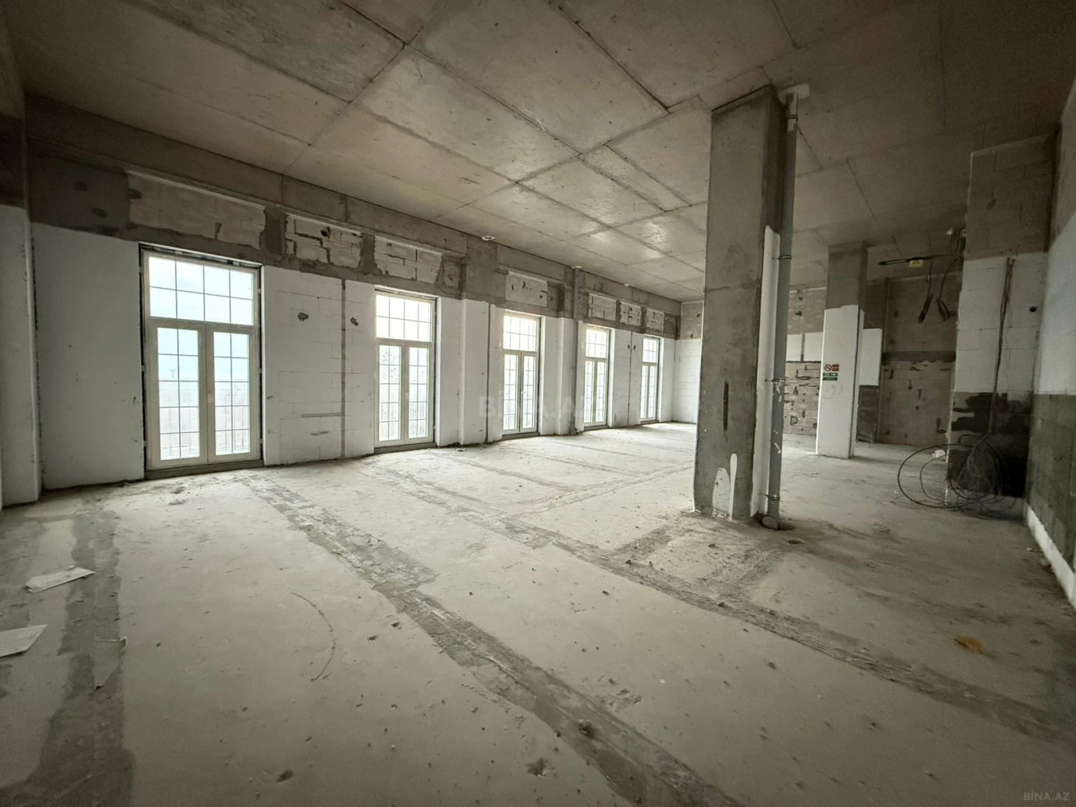 Satılır 3 otaqlı mənzil 143 m²