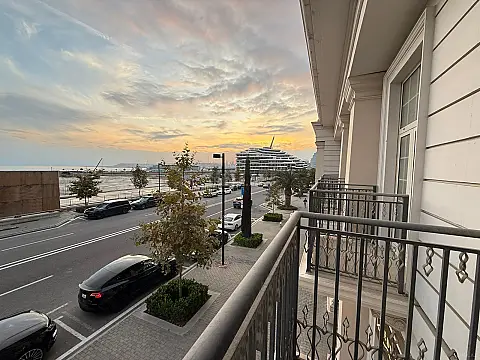 Satılır 3 otaqlı mənzil 143 m²