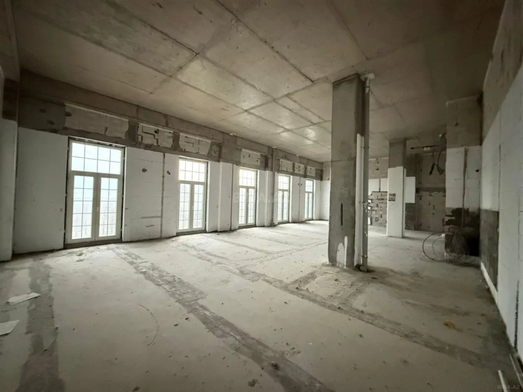 Satılır 3 otaqlı mənzil 143 m²