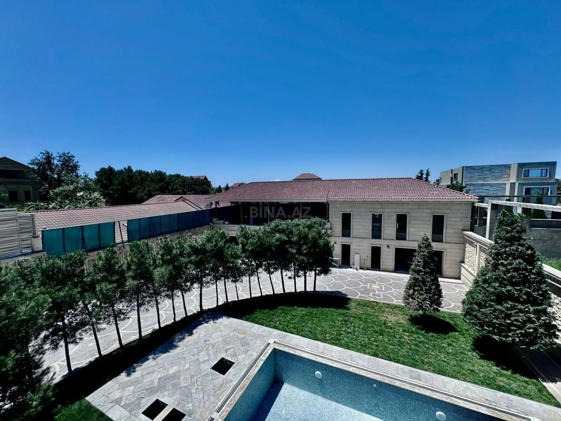 Satılır 5 otaqlı həyət evi 385 m²