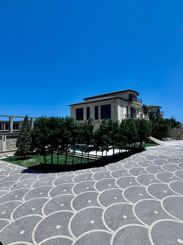 Satılır 5 otaqlı həyət evi 385 m²
