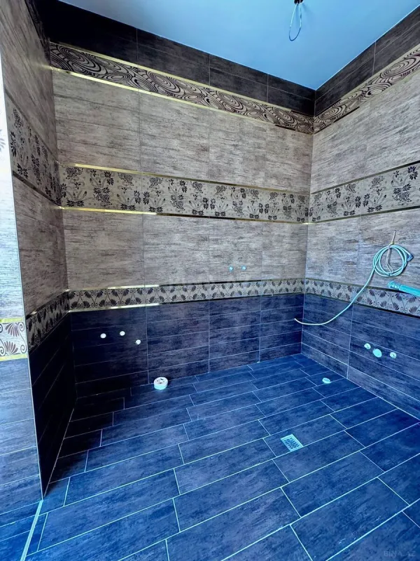 Satılır 5 otaqlı həyət evi 385 m²