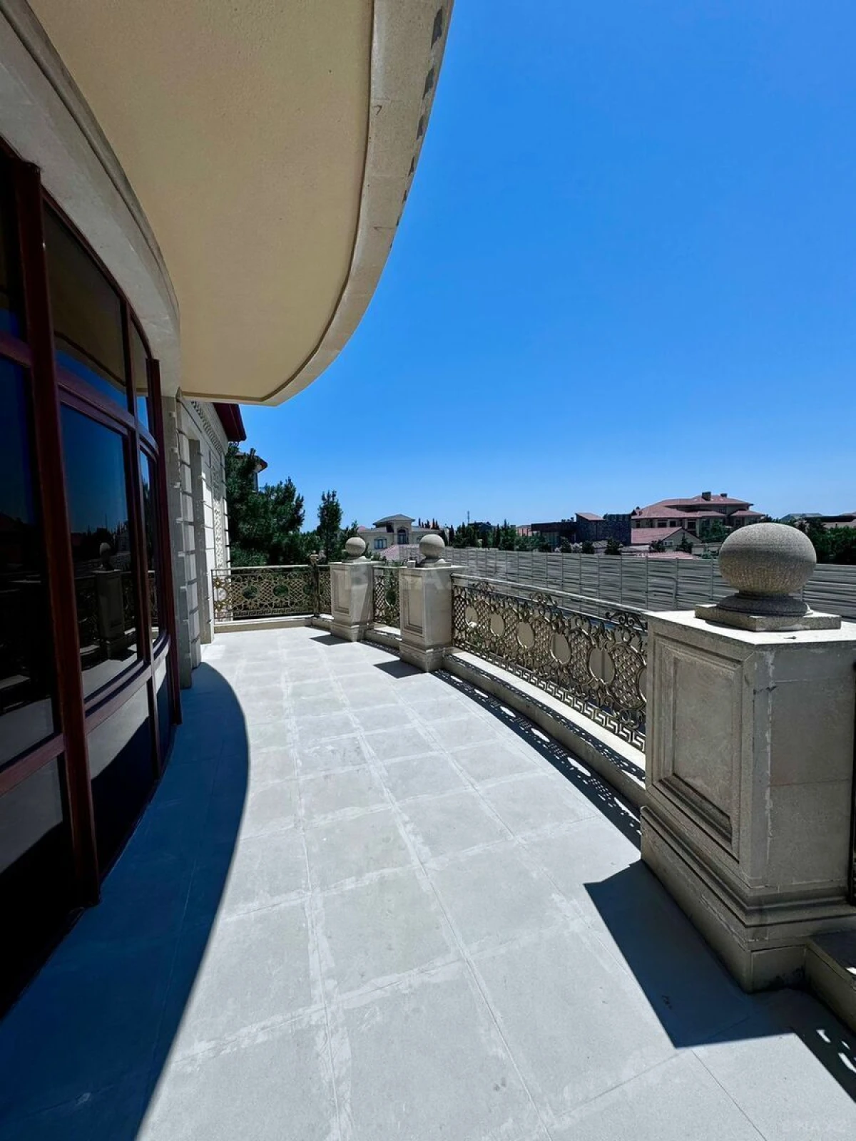 Satılır 5 otaqlı həyət evi 385 m²