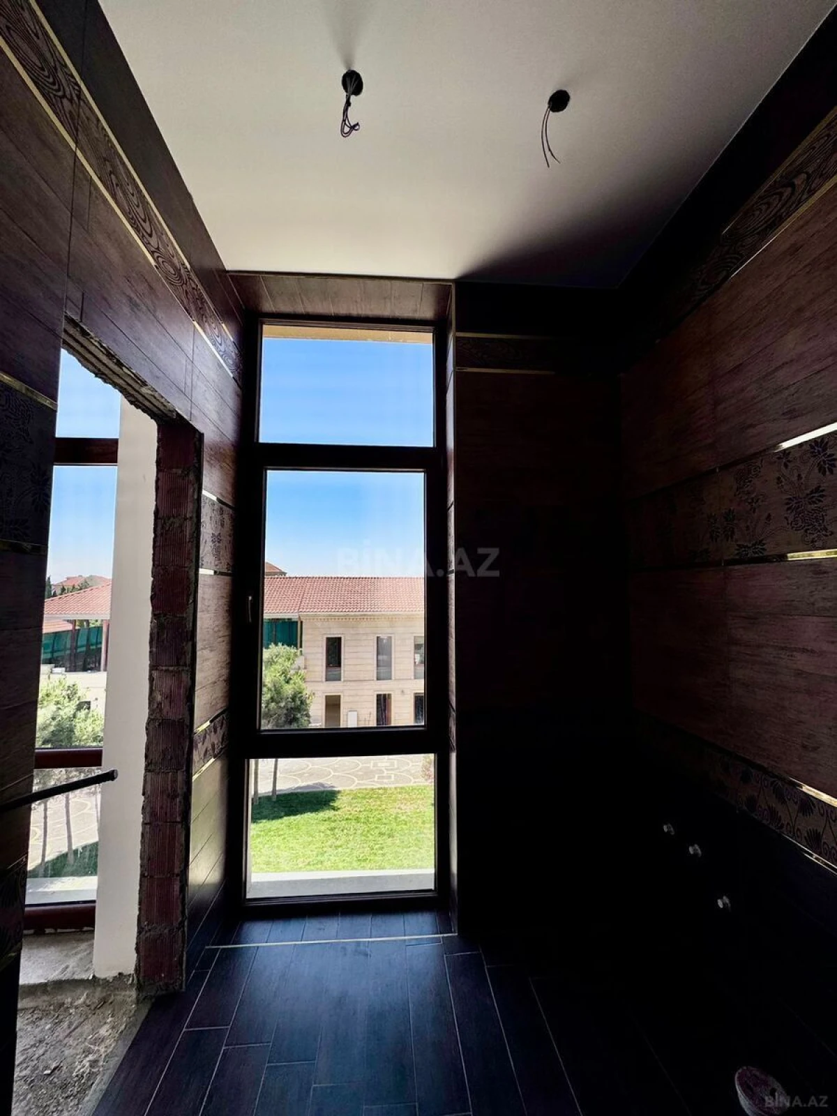 Satılır 5 otaqlı həyət evi 385 m²