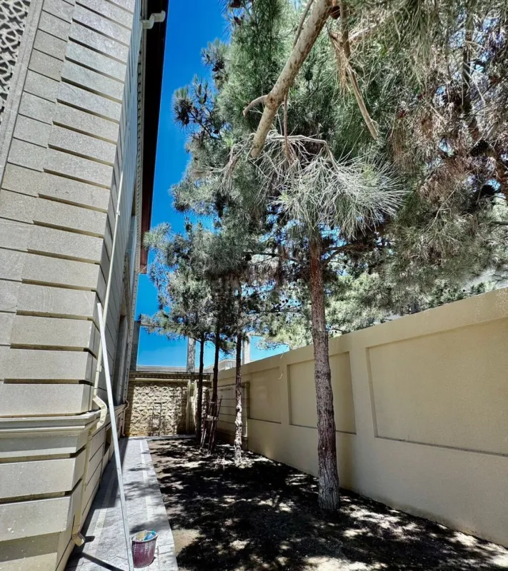 Satılır 5 otaqlı həyət evi 385 m²