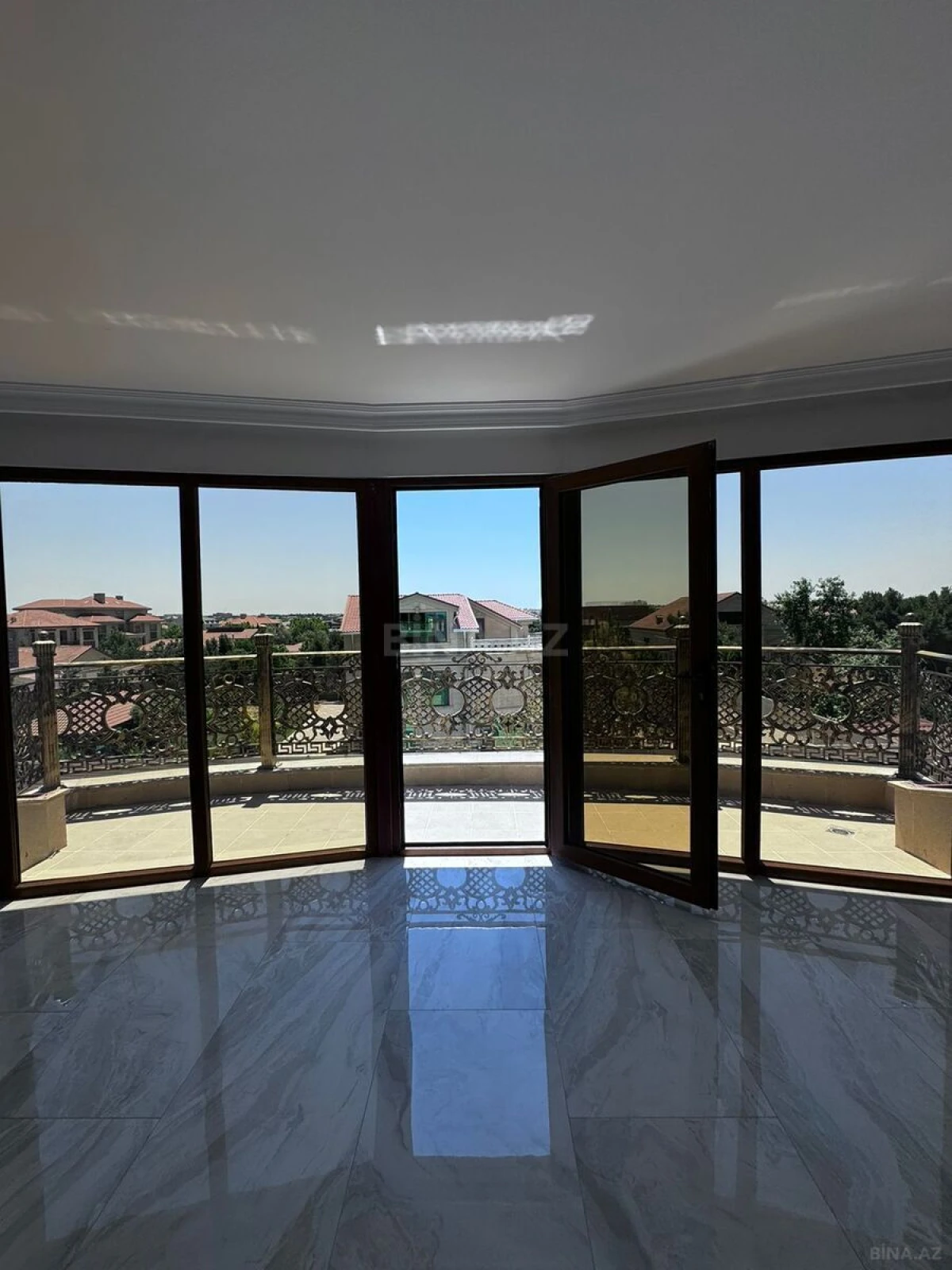Satılır 5 otaqlı həyət evi 385 m²