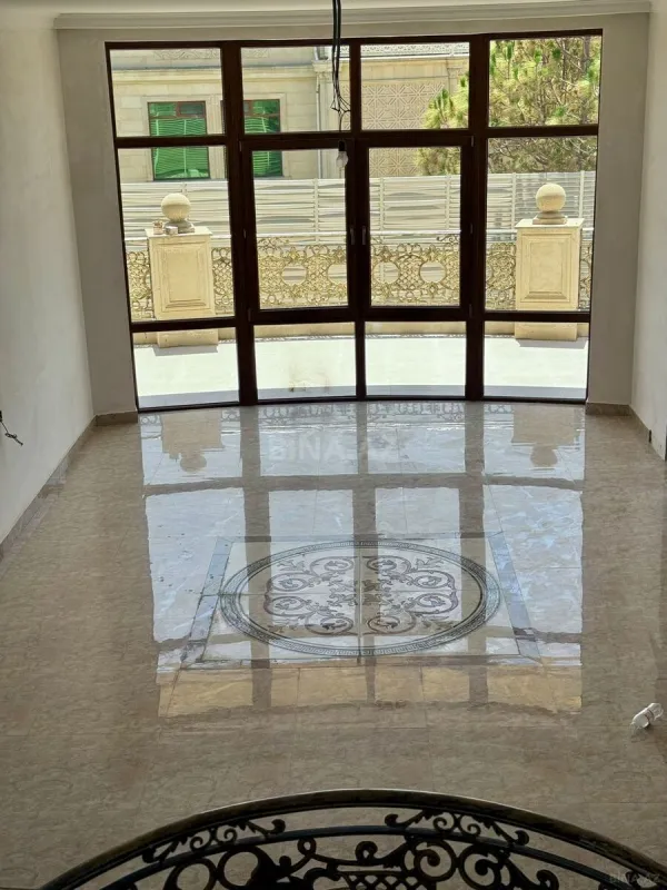 Satılır 5 otaqlı həyət evi 385 m²