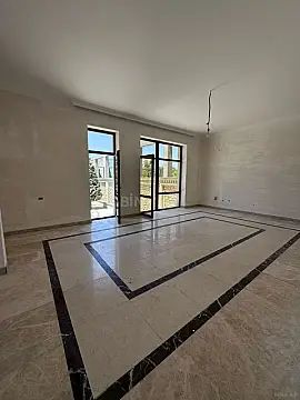 Satılır 5 otaqlı həyət evi 385 m²