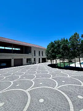 Satılır 5 otaqlı həyət evi 385 m²