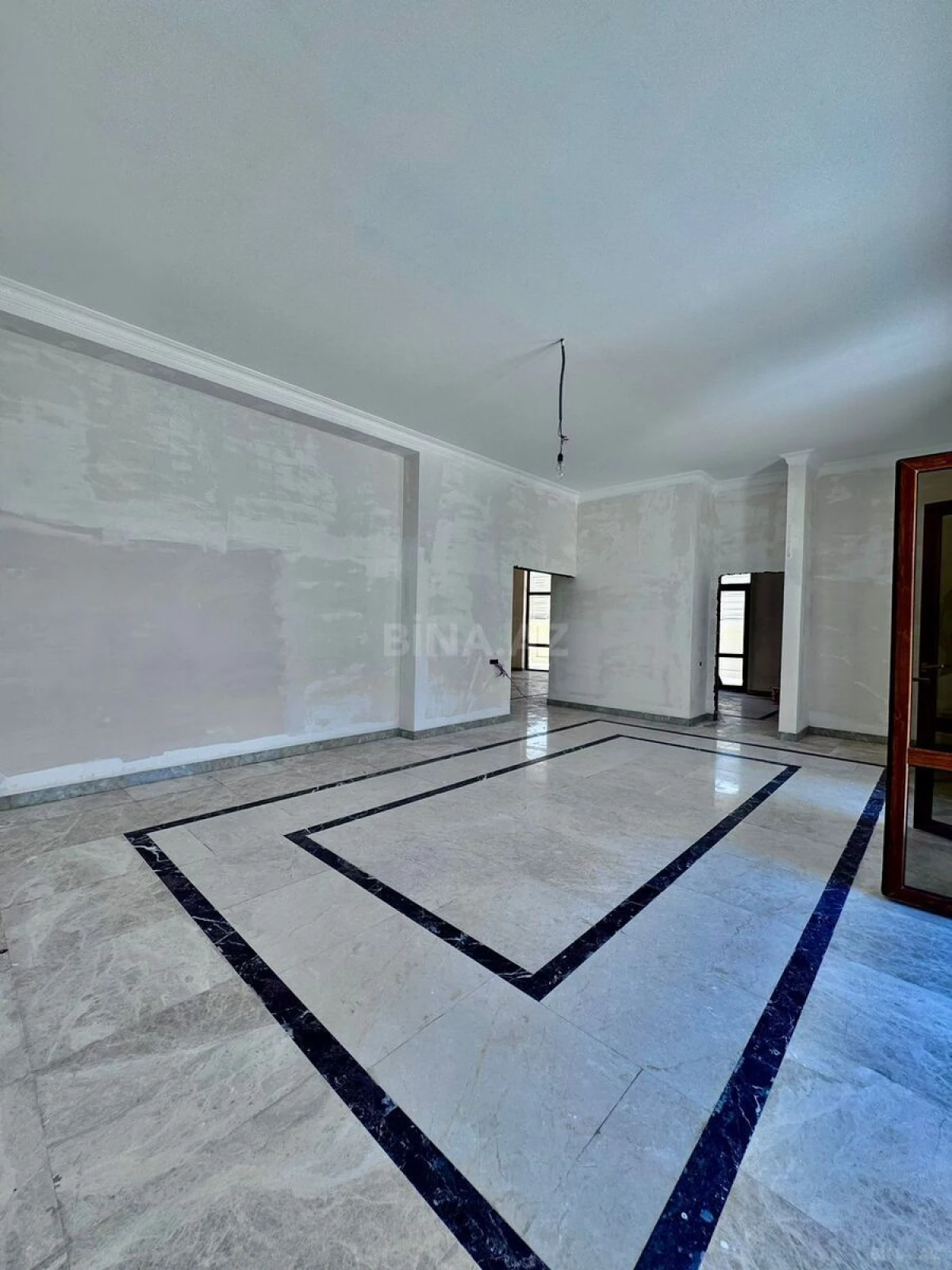 Satılır 5 otaqlı həyət evi 385 m²