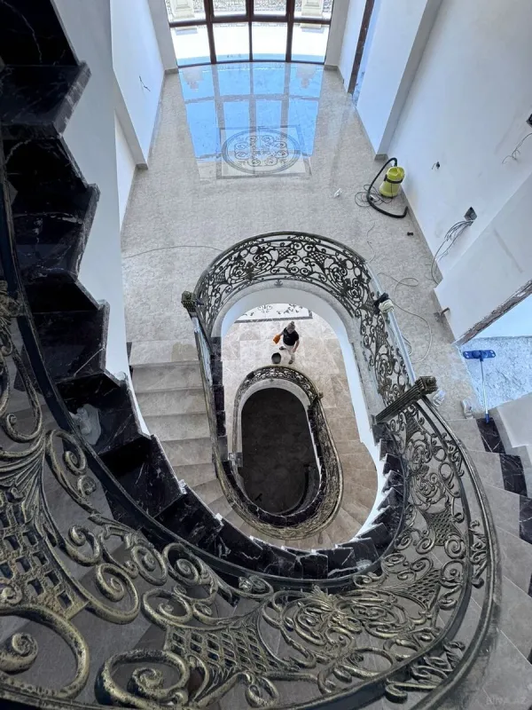 Satılır 5 otaqlı həyət evi 385 m²