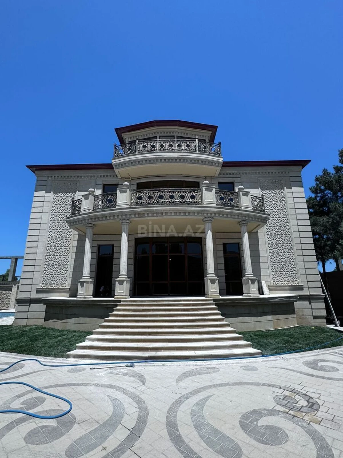 Satılır 5 otaqlı həyət evi 385 m²