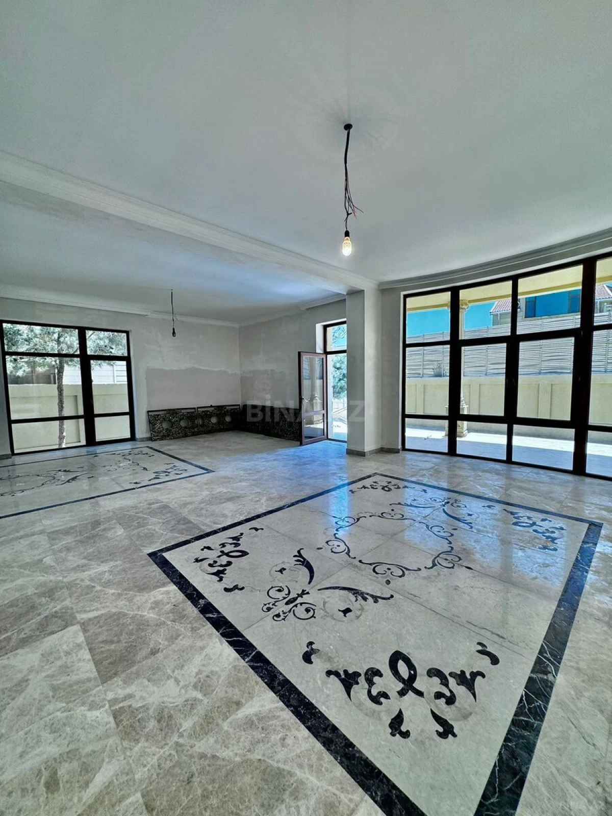 Satılır 5 otaqlı həyət evi 385 m²