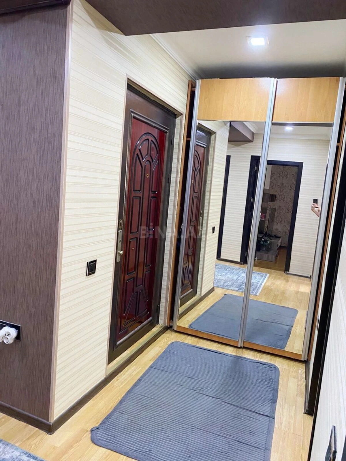 Satılır 4 otaqlı mənzil 120 m²