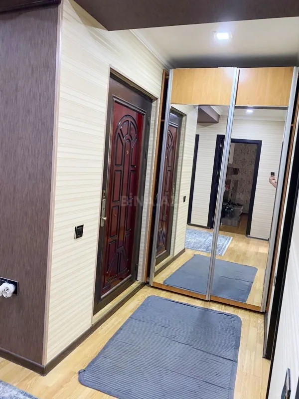 Satılır 4 otaqlı mənzil 120 m²