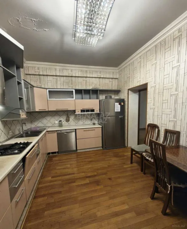 Kirayə verilir 3 otaqlı mənzil 185 m²