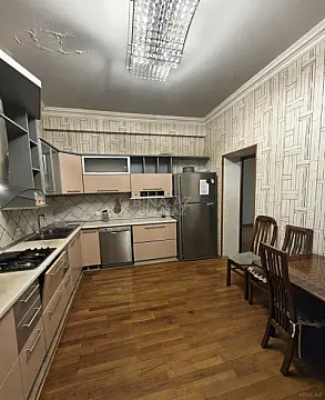 Kirayə verilir 3 otaqlı mənzil 185 m²