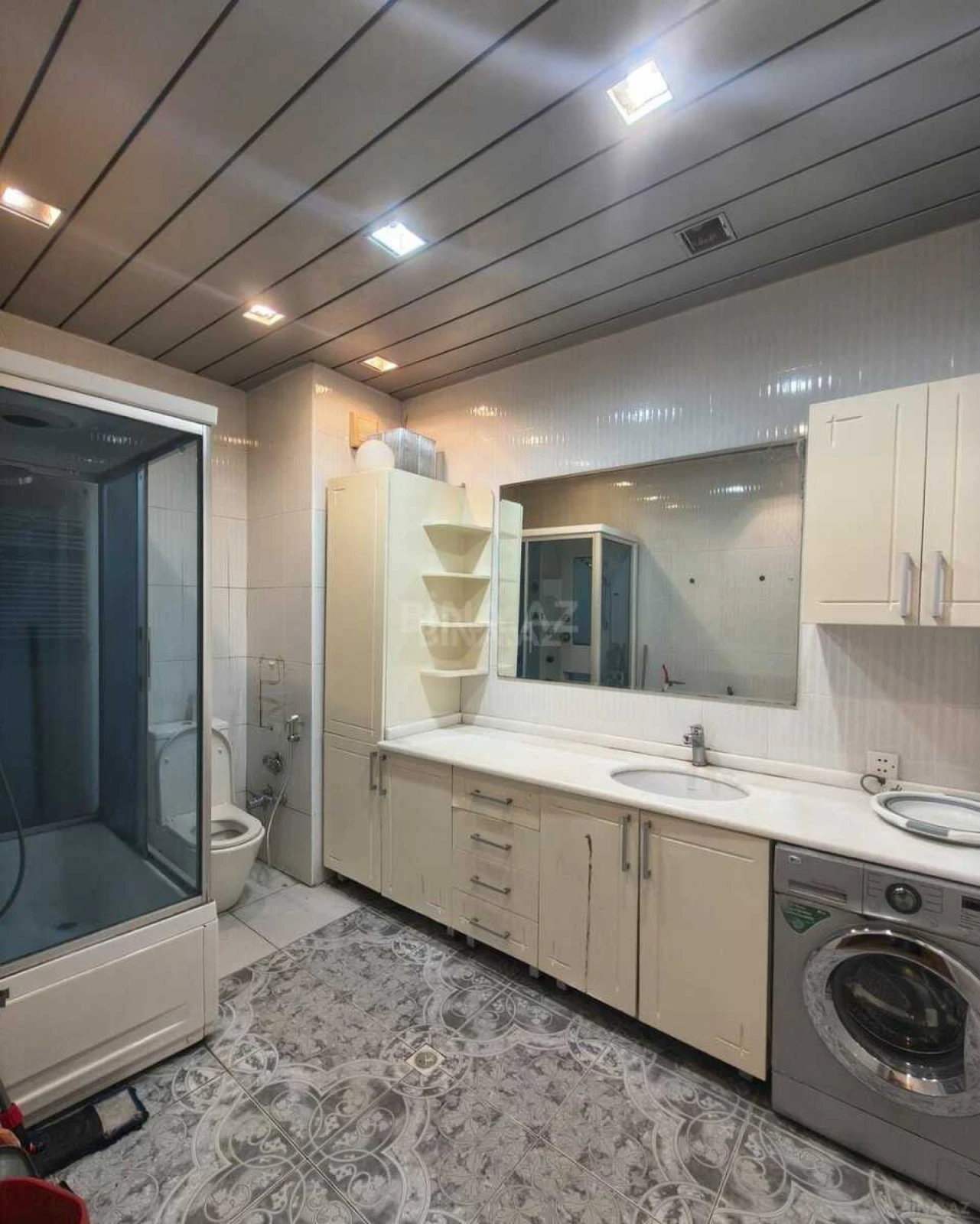 Kirayə verilir 3 otaqlı mənzil 185 m²