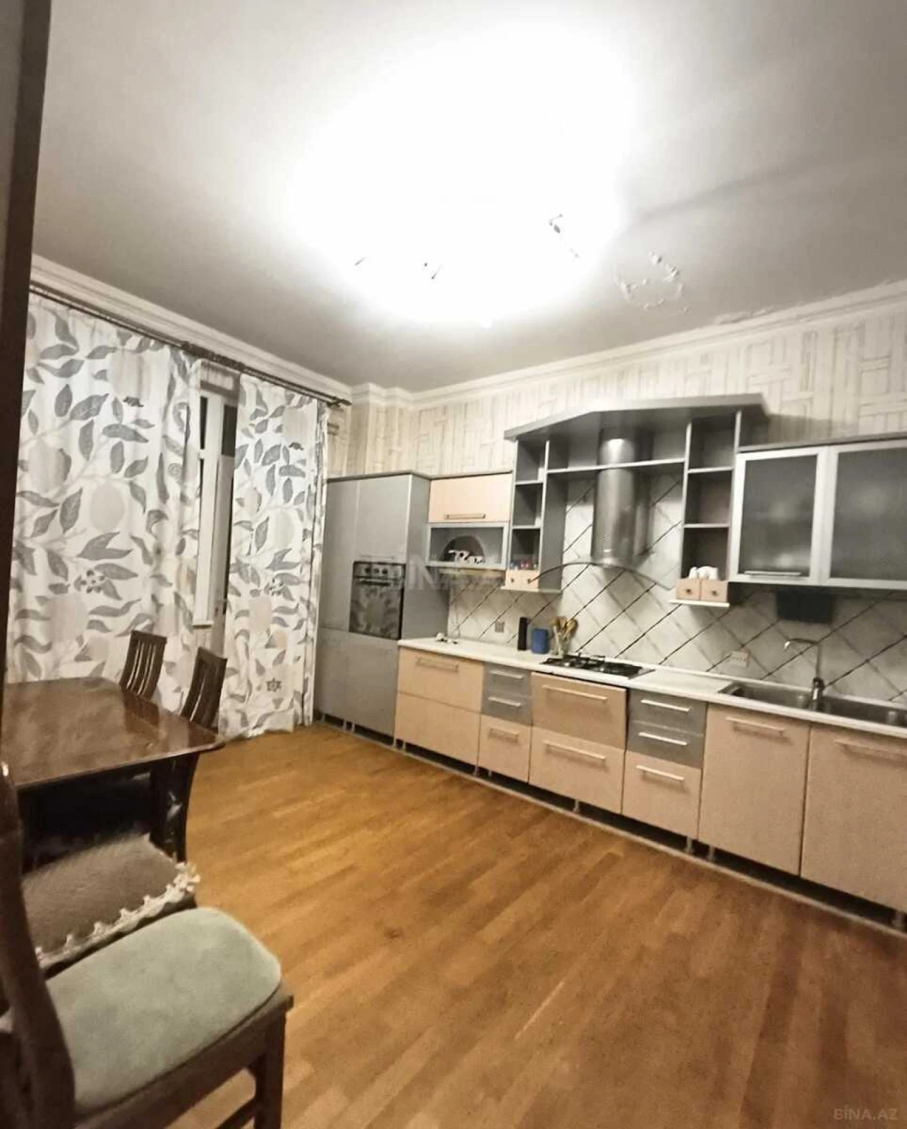 Kirayə verilir 3 otaqlı mənzil 185 m²